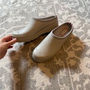 Hunter Slip-On Clog in Color Zinc